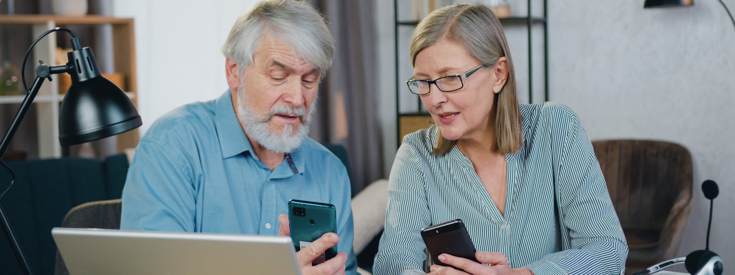 Person explaining Ai Automation to other one